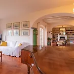 Les Ombrelles וילה